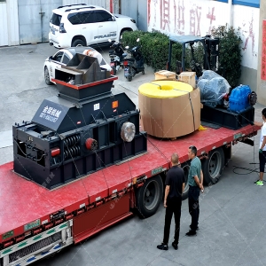 2PG1200x800大型液壓對輥制砂機發往湖北