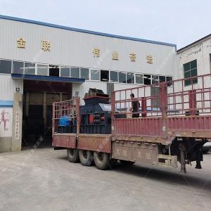 1200x800彈簧式半自動液壓對輥破碎機發(fā)貨圖片