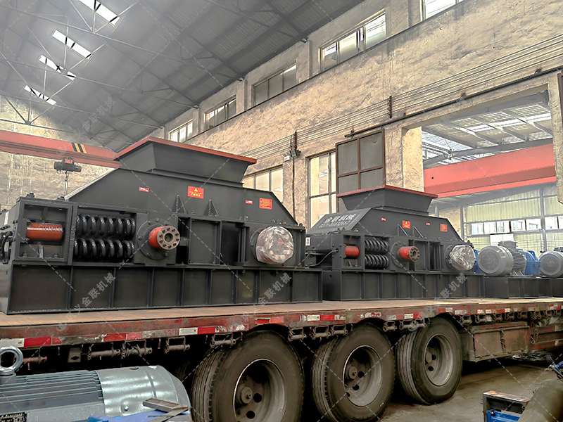 老客戶再次選購兩臺(tái)對(duì)輥破碎機(jī) 發(fā)往河南